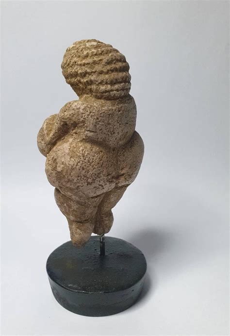 willendorf venus replica